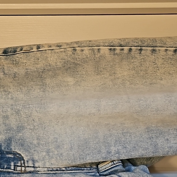 Acid wash/bleached jeans - Picture 3 of 5
